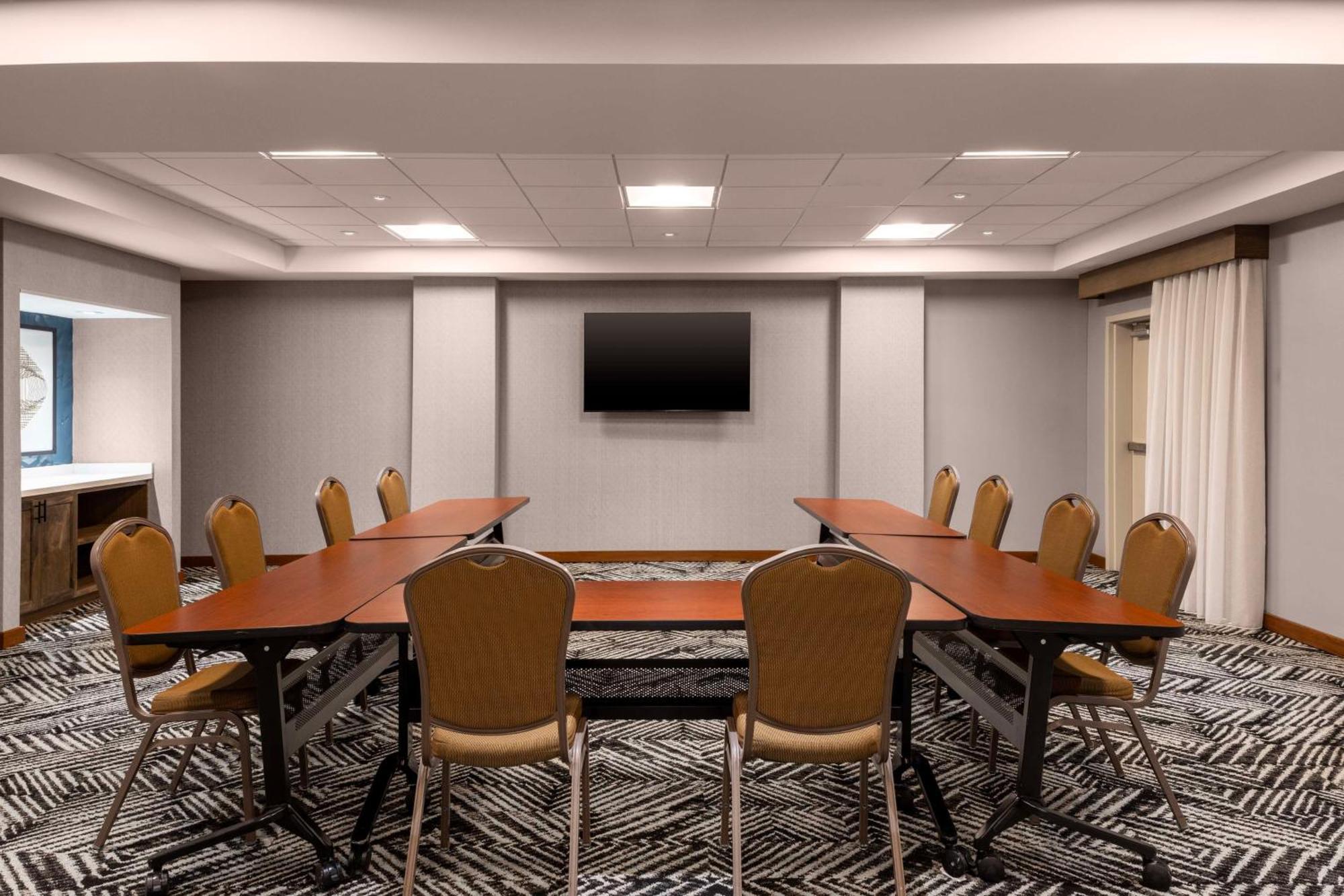Hyatt Place Dulles Airport North 3*